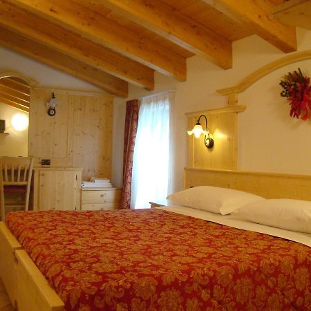 Hotel Pizzo Degli Uccelli Castello Tesino Exteriör bild