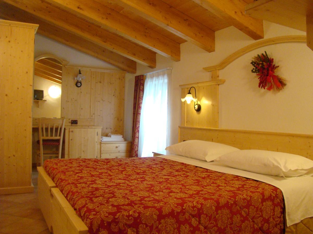 Hotel Pizzo Degli Uccelli Castello Tesino Exteriör bild
